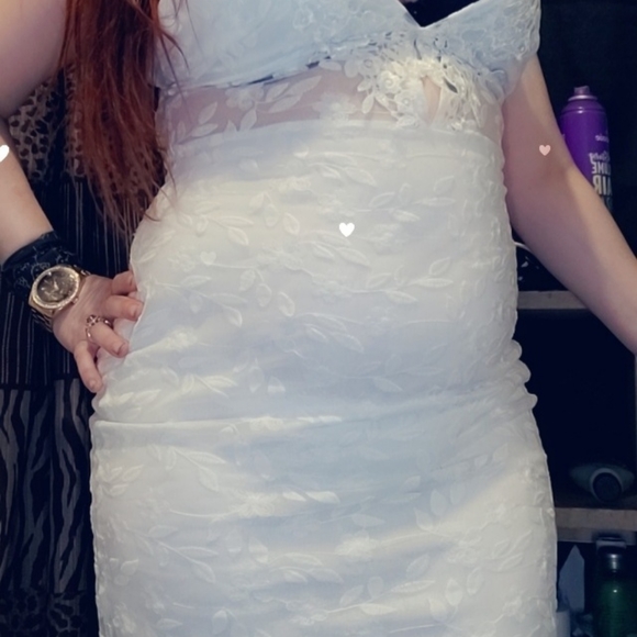 White flower and leaf dress - Picture 10 of 16